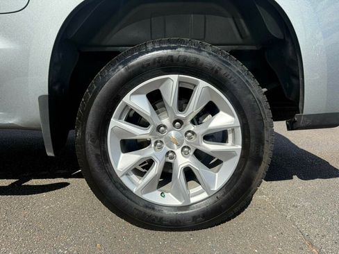 Used 2025 Chevrolet Silverado 1500 Custom image 8