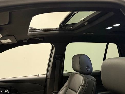 Used 2023 Chevrolet Traverse RS image 31