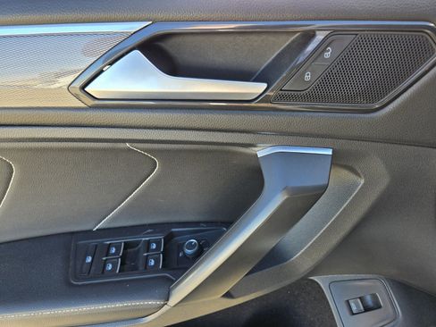 Used 2022 Volkswagen Tiguan SE R-Line image 18