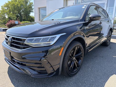 Certified 2023 Volkswagen Tiguan SE R-Line AWD/4WD image 2