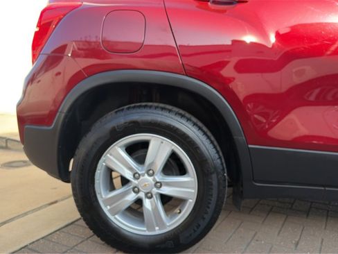 Used 2021 Chevrolet Trax LS w/ Tint and Cruise Package image 19