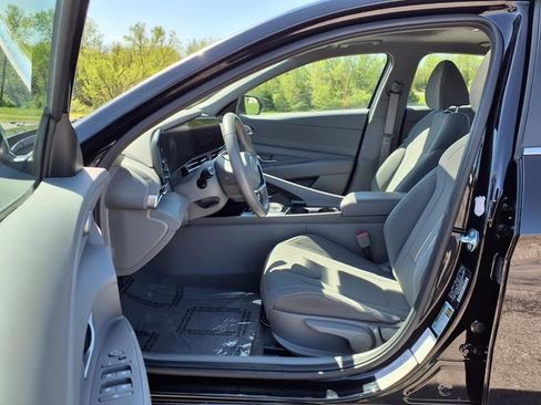 Used 2025 Hyundai Elantra SEL FWD image 69