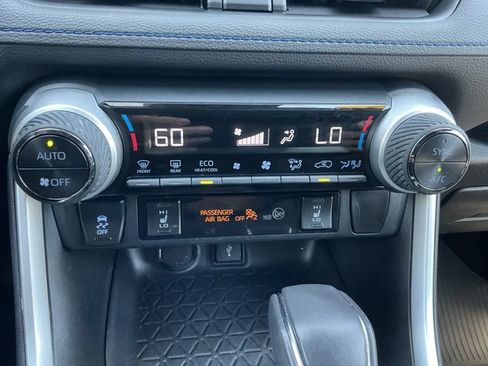 Certified 2022 Toyota RAV4 SE w/ Convenience Package AWD/4WD image 17