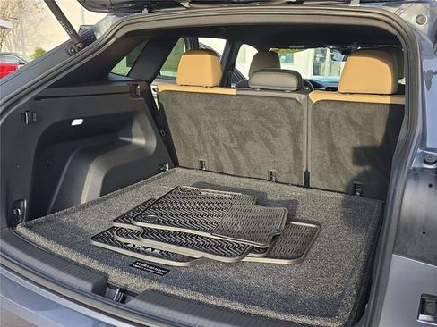 Used 2025 Volkswagen Atlas Cross Sport SE image 25