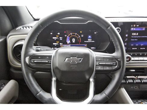 Used 2025 Chevrolet Colorado ZR2 w/ Technology Package image 14