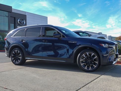 Certified 2024 MAZDA CX-90 Plug-In Hybrid w/ Premium Pkg image 4