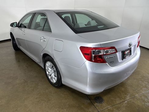Used 2014 Toyota Camry LE FWD image 13