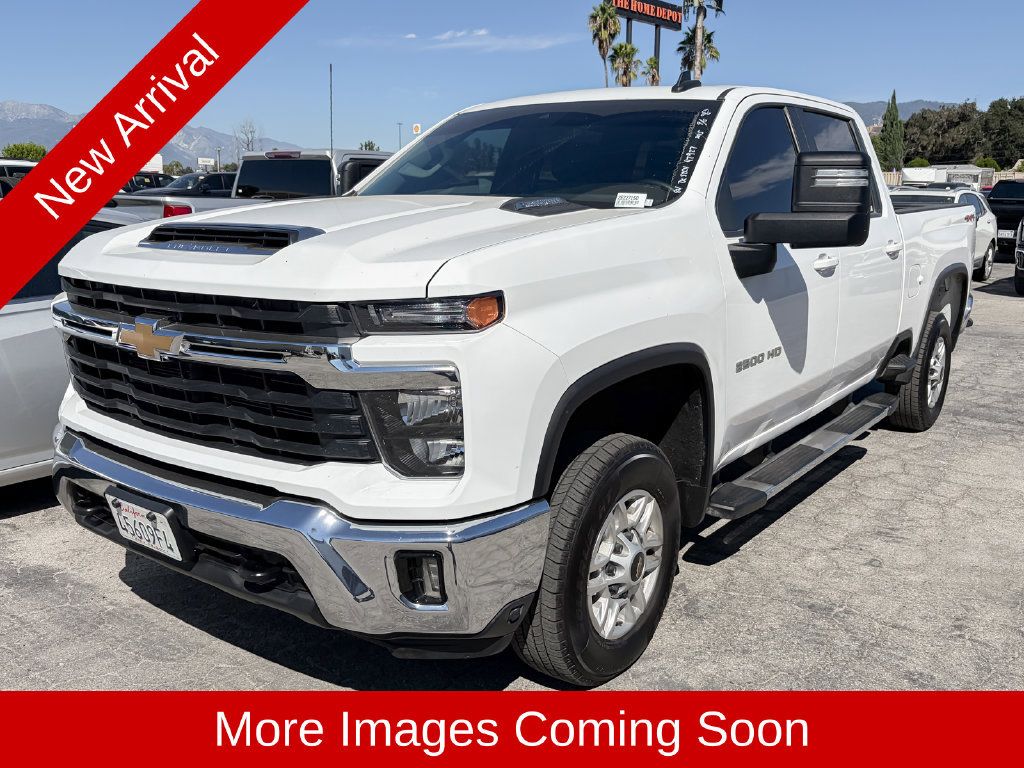 Used 2025 Chevrolet Silverado 2500 LT w/ Convenience Package AWD/4WD image 4