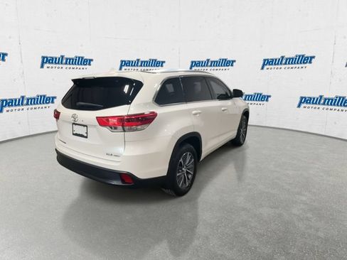 Used 2017 Toyota Highlander XLE AWD/4WD image 10