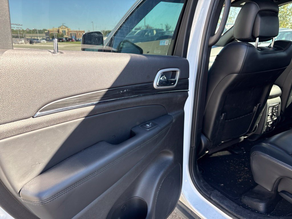 Used 2020 Jeep Grand Cherokee Limited AWD/4WD image 16