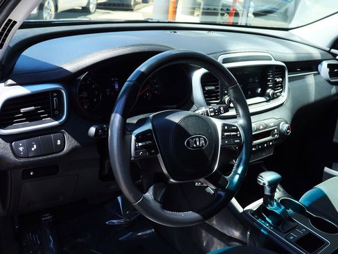 Used 2019 Kia Sorento S image 37