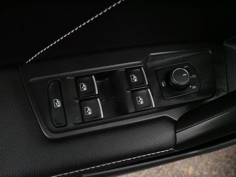 Certified 2023 Volkswagen Tiguan SE image 19