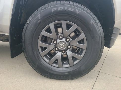 Used 2022 Toyota Tacoma SR5 image 10