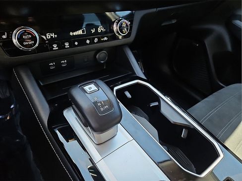 Used 2025 Mitsubishi Outlander SE image 25