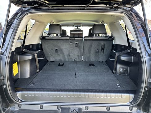 Used 2017 Toyota 4Runner SR5 Premium image 30