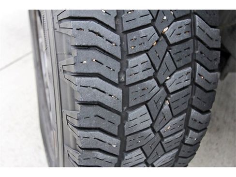 Used 2024 Nissan Titan PRO-4X image 29