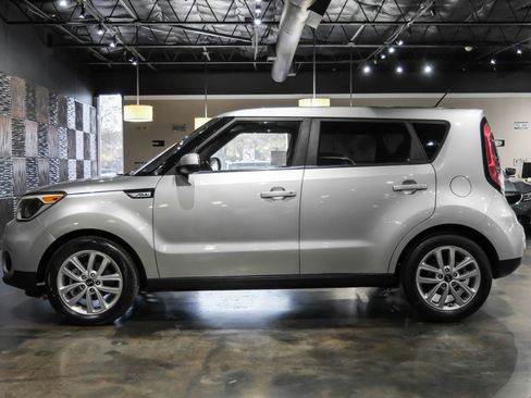 Used 2019 Kia Soul + FWD image 11