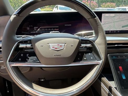 New 2026 Cadillac Escalade ESV Luxury AWD/4WD image 29