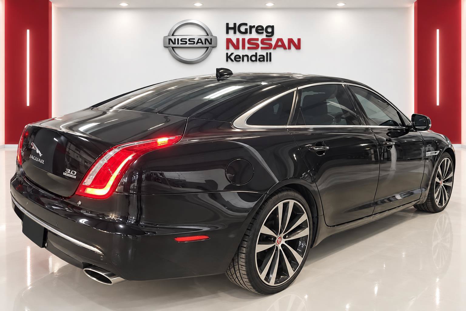 Used 2019 Jaguar XJ AWD image 4