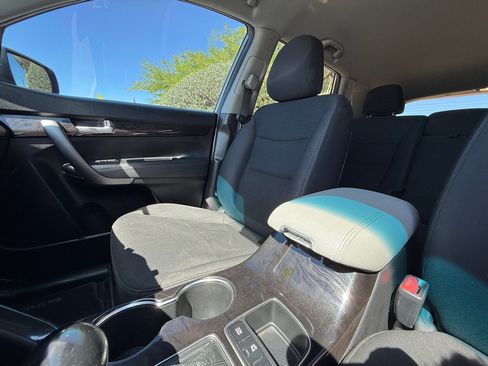 Used 2014 Kia Sorento LX FWD image 10