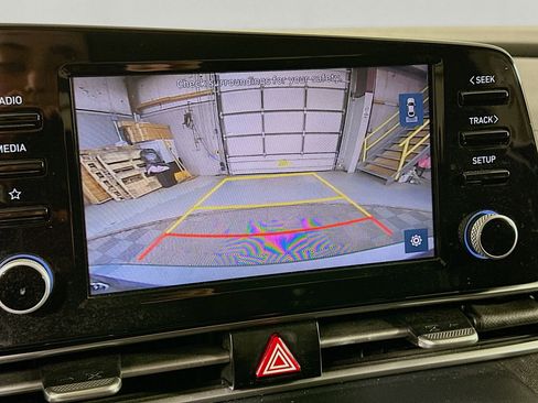 Certified 2022 Hyundai Elantra SEL w/ Convenience + Premium Package image 13