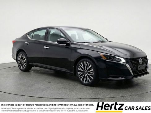 Used 2025 Nissan Altima 2.5 SV image 1