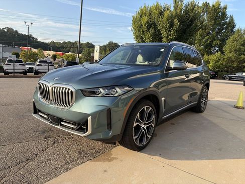 Used 2024 BMW X5 xDrive40i w/ Premium Package AWD/4WD image 4