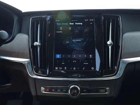 Used 2023 Volvo S90 B6 Plus image 22