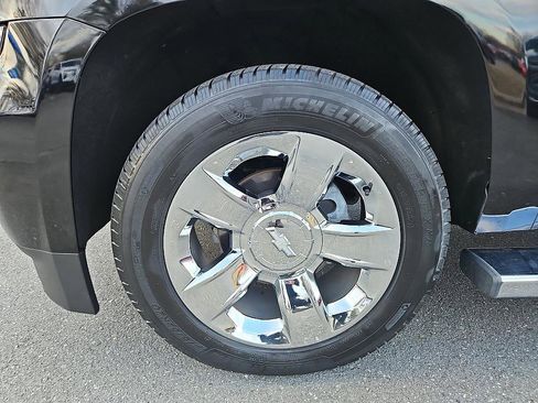 Used 2018 Chevrolet Tahoe LT w/ LT Signature Package image 8