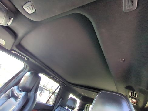 Used 2021 Lincoln Navigator Reserve w/ Luxury Package RWD image 19