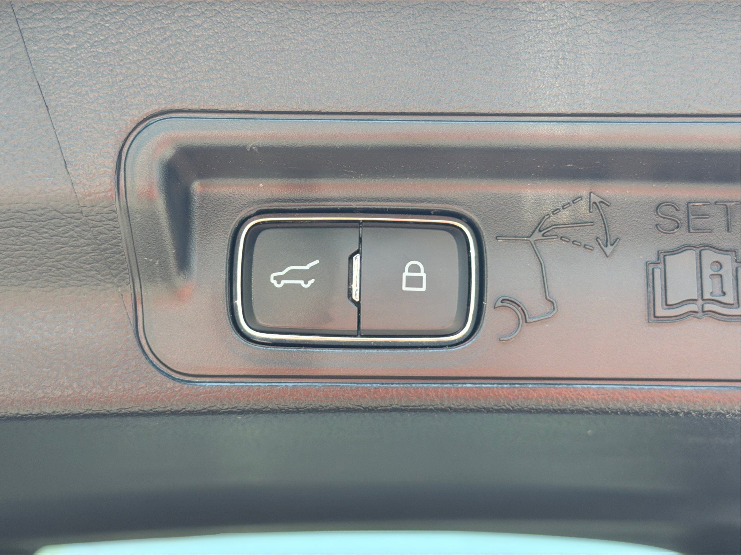 Used 2025 Ford Explorer ST-Line w/ ST-Line Street Pack AWD/4WD image 25