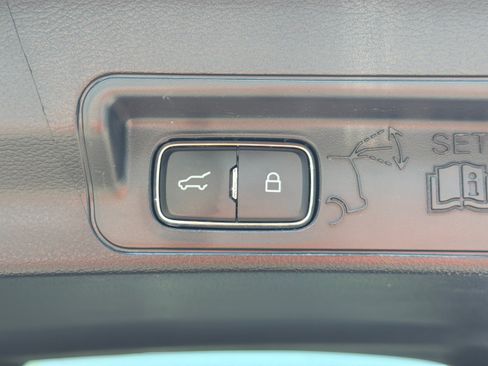 Used 2025 Ford Explorer ST-Line w/ ST-Line Street Pack AWD/4WD image 25