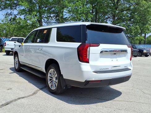 Used 2023 GMC Yukon XL SLT w/ SLT Premium Package AWD/4WD image 3