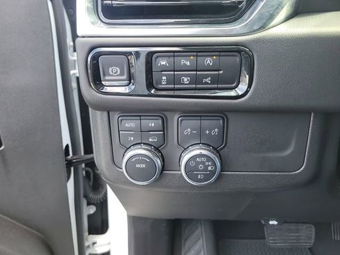 Certified 2025 GMC Yukon XL Denali image 28