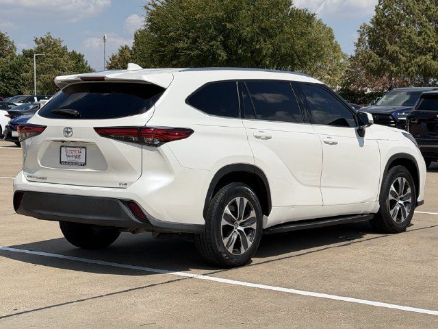 Used 2021 Toyota Highlander XLE FWD image 4
