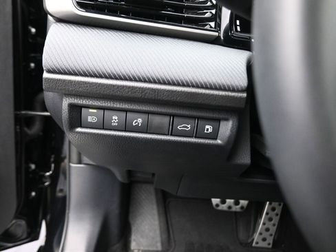 Used 2025 Toyota Camry SE image 8