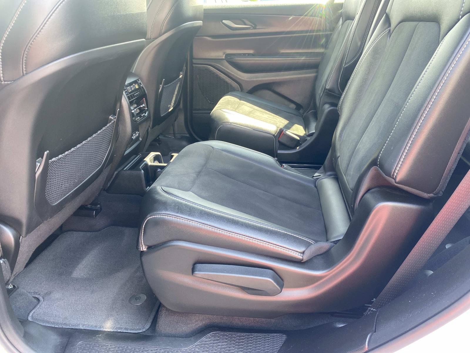 Used 2025 Jeep Grand Cherokee L Laredo RWD image 18