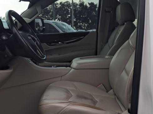 Used 2020 Cadillac Escalade Premium Luxury image 22