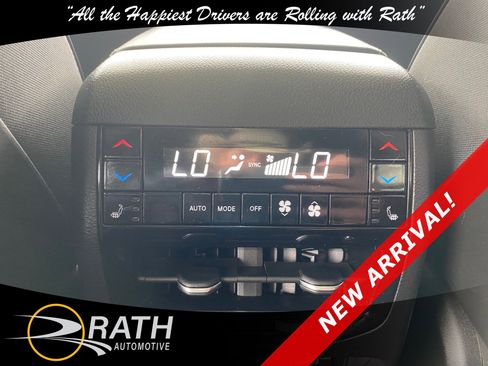 Used 2022 Jeep Grand Cherokee Overland w/ Luxury Tech Group IV image 22