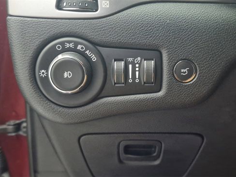 Used 2019 Jeep Cherokee Limited image 21