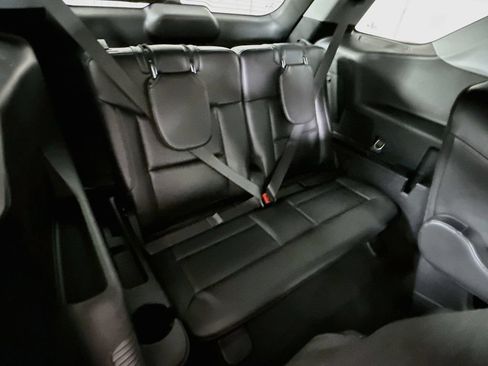 Used 2021 Ford Explorer XLT w/ Equipment Group 202A AWD/4WD image 31