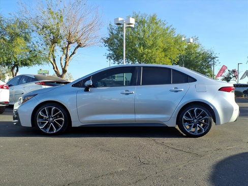 Used 2020 Toyota Corolla SE image 2