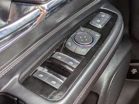 Used 2021 Lincoln Corsair FWD w/ Rear Removable Package Tray image 24