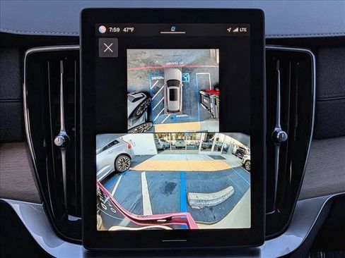 Certified 2025 Volvo XC90 T8 Plus w/ Protection Package Premier image 16