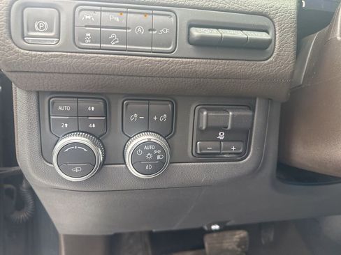 Used 2021 GMC Yukon Denali w/ Advanced Technology Package image 29