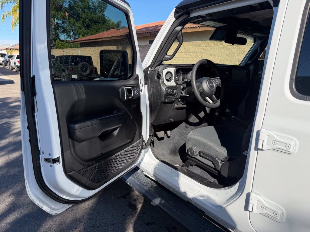 Used 2024 Jeep Wrangler Unlimited AWD/4WD image 19