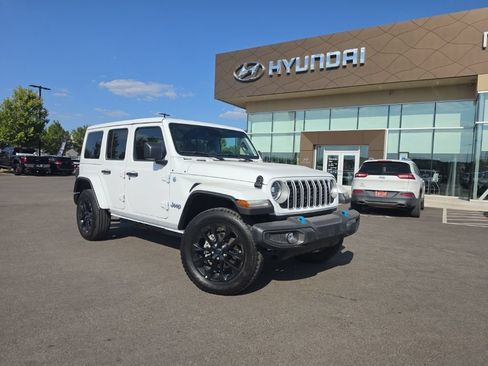 Used 2024 Jeep Wrangler Unlimited Sahara AWD/4WD image 2