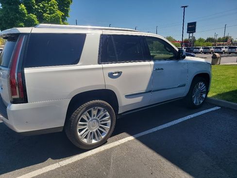 Used 2020 Cadillac Escalade Platinum AWD/4WD image 12