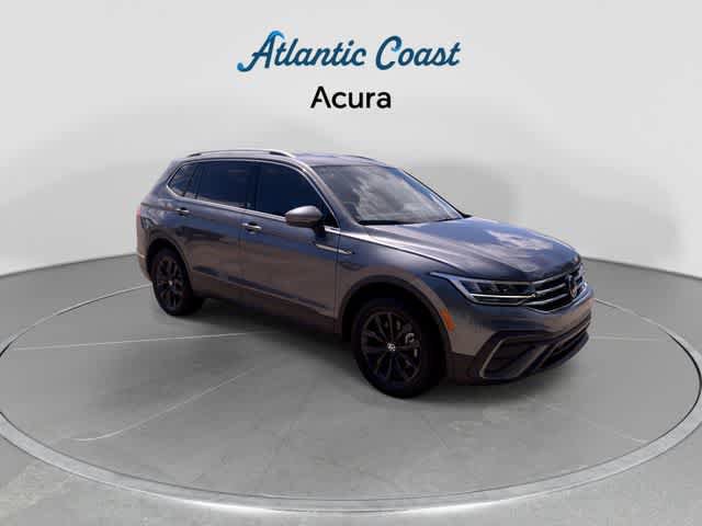 Used 2024 Volkswagen Tiguan SE FWD image 2