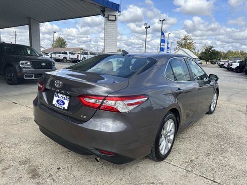 Used 2019 Toyota Camry SE image 7
